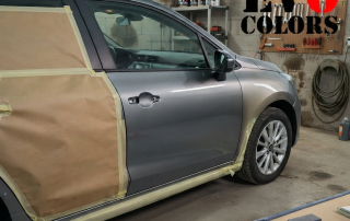 coche recien pintado y difumniado en el garage de casa con productos de EVO COLORS