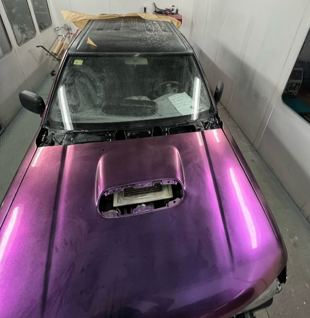 Coche pintado con Pintura Camaleon Perlado Xtreme de EVO COLORS Coche pintado en cabina de pintura con la pintura Camaleon Perlado Xtreme de EVO COLORS